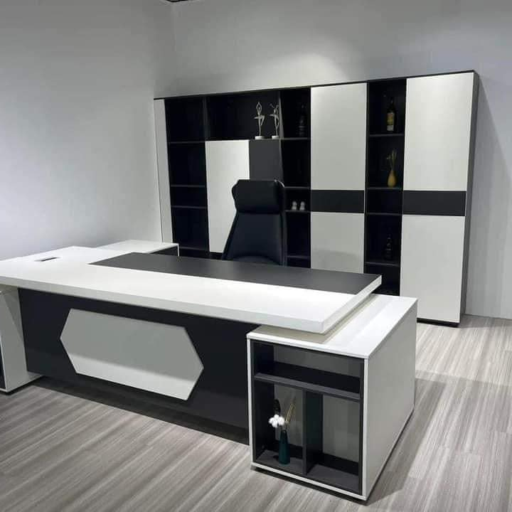 Bàn Làm Việc Tone Trắng Đen Sang Trọng Kết Hợp Kệ Sách