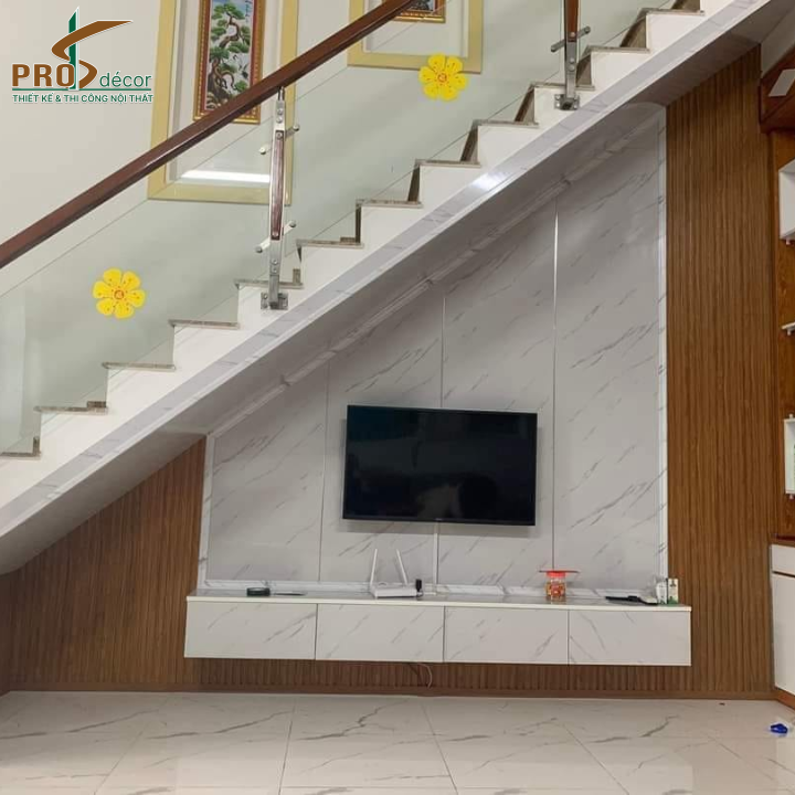Kệ Tivi Chân Cầu Thang Thiết Kế Hiện Đại