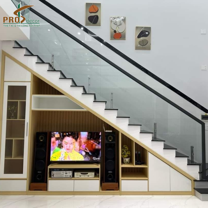 Kệ Tivi Chân Cầu Thang Thiết Kế Hiện Đại