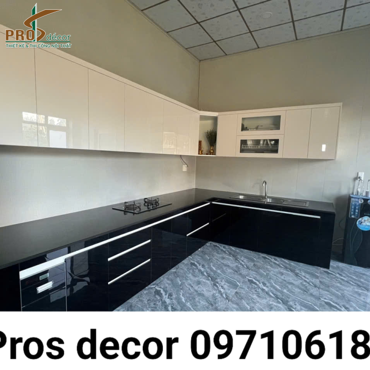 Tủ Bếp Chữ L Màu Trắng Đen Sang Trọng